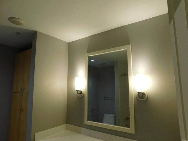 Foto del edificio - 300 E 3rd St