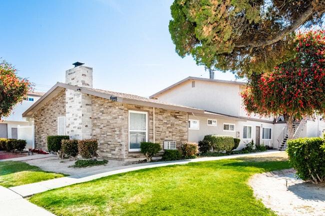 Building Photo - Castlewood Park