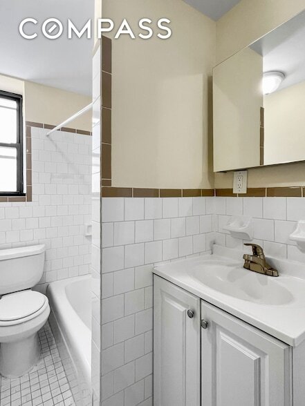 Building Photo - 270 E 78th St