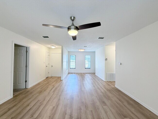 Foto del edificio - Available Now | Move-In Ready Rental in SE Ocala/Silversprings Shores