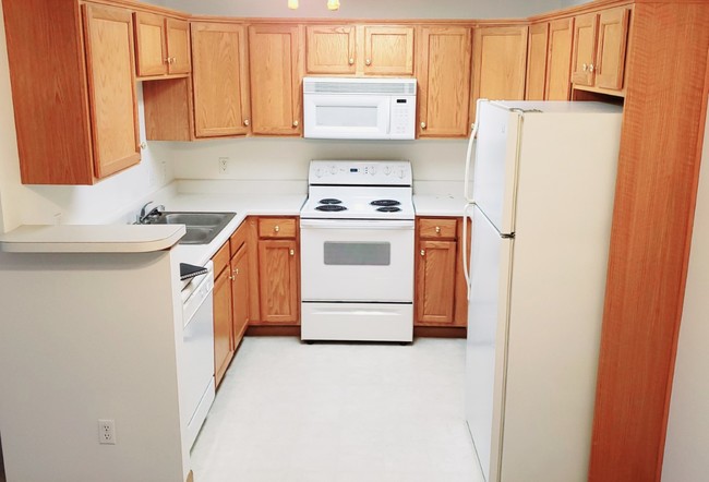 Kitchen - U Shaped - Midland Heights Apartments