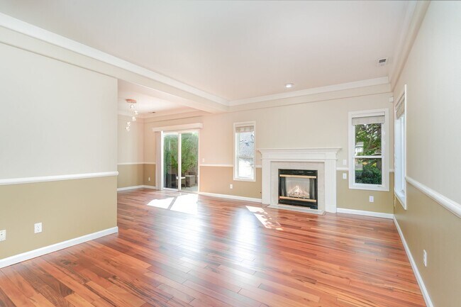 Foto del edificio - Town house available in desirable woodinville