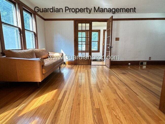 Foto del edificio - 4147 Snelling Ave