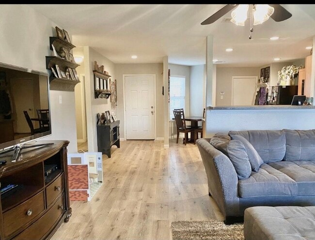 Foto del edificio - 118 Feverbush Dr