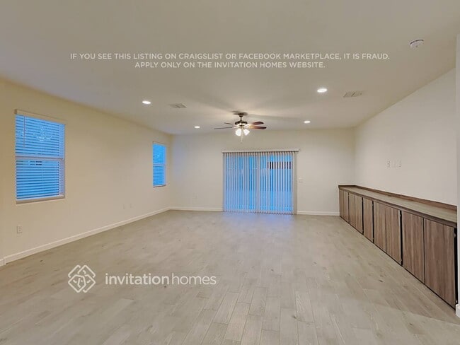 Foto del edificio - 253 S 190th Dr.