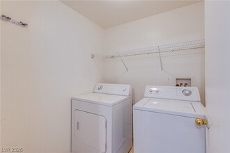 Building Photo - 8250 N Grand Canyon Dr