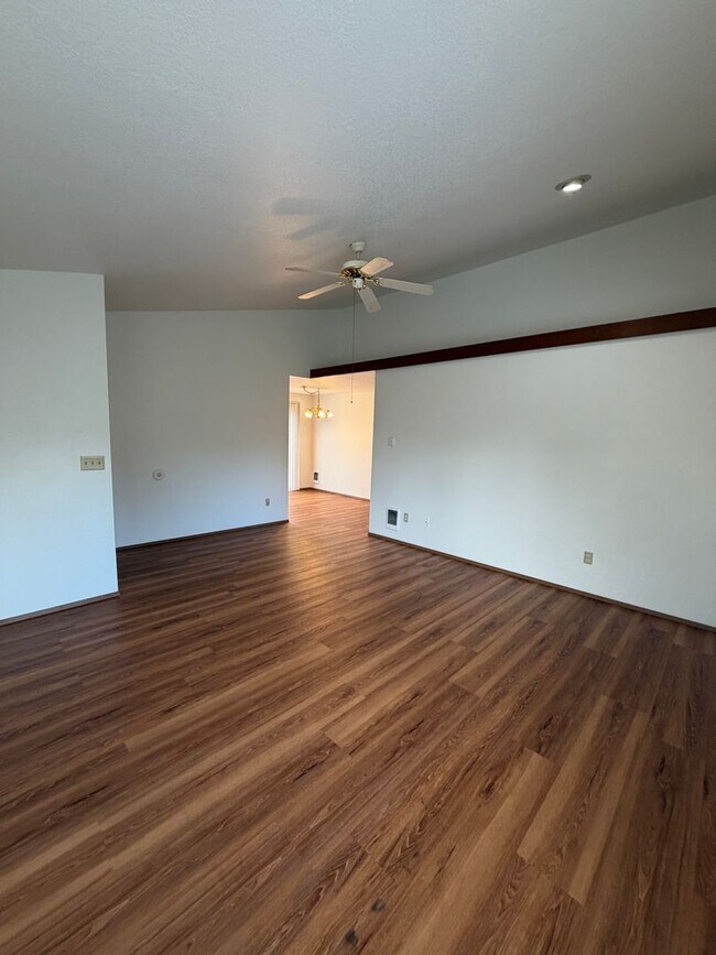 Foto del edificio - 1474 Diamond Rd SE