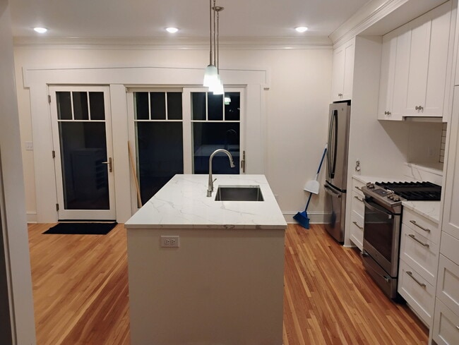 Foto del edificio - 1218 W 50th St