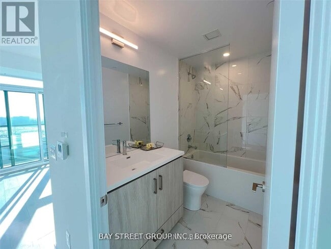 Building Photo - 10 Honeycrisp Cres