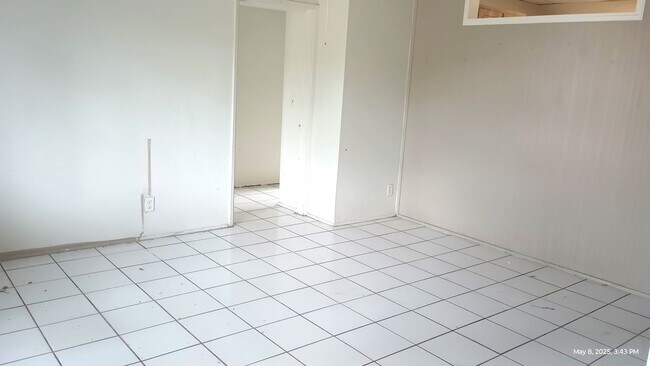 Building Photo - 3 bedrooms near the beach
