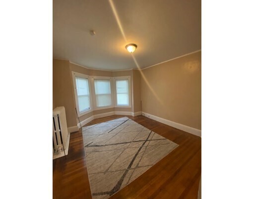 Primary Photo - 6-8 Estes St