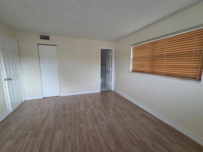 Building Photo - 7901 S Colony Cir