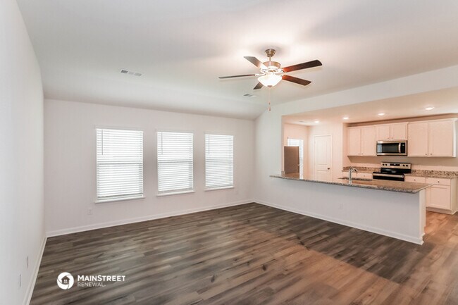 Building Photo - 512 Trinity Trl
