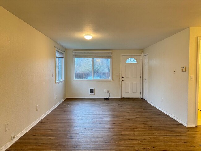 Building Photo - CLICK "REQUEST A TOUR" NOW!