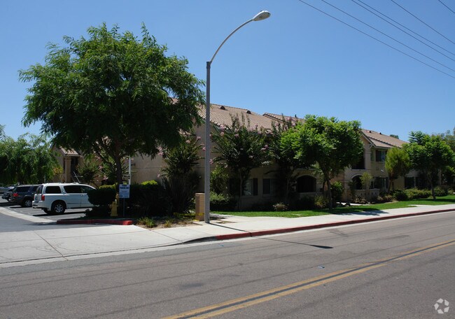 Foto del edificio - Royal Heights Apartments
