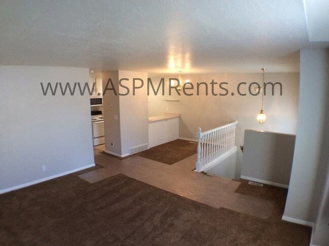 Foto del edificio - Bountiful Townhome close to everything