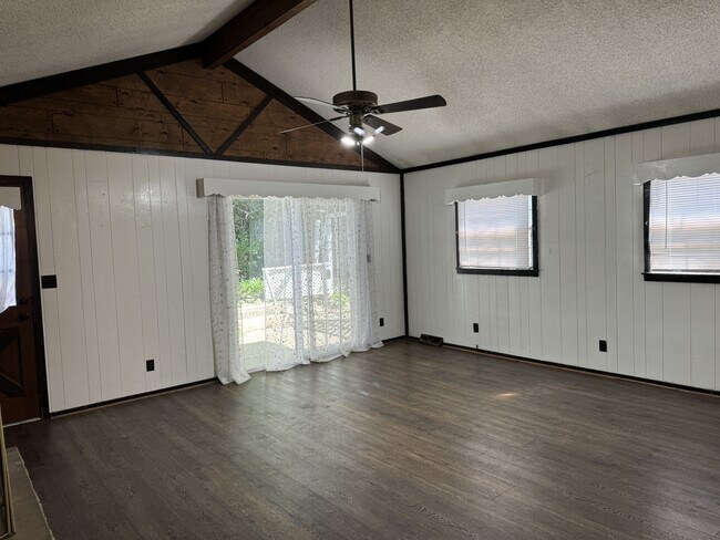 Building Photo - 712 Jordan Pl