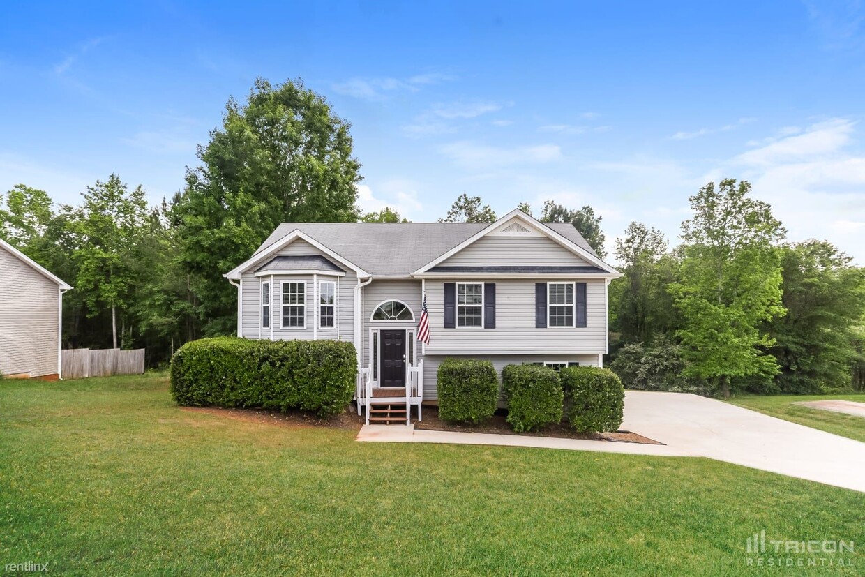 Primary Photo - 114 Twin Oaks Ln