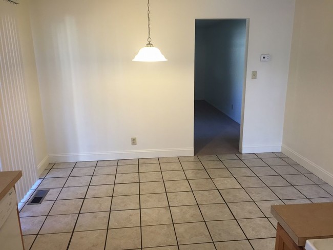 Building Photo - 988 Mesa Ridge Dr