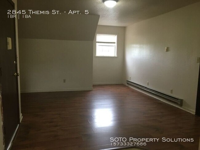 Building Photo - 1BD/1BA Updated 3rd Floor Apartment