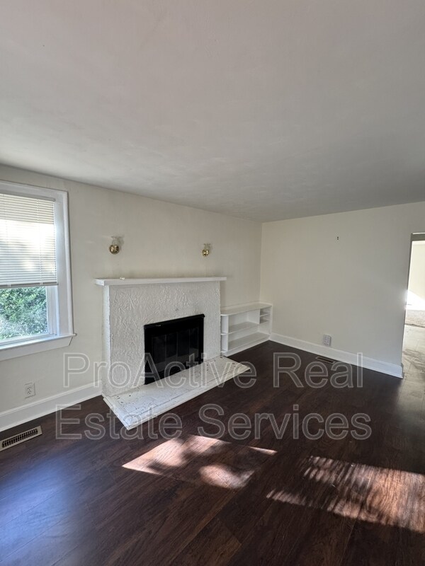 Foto del edificio - 1018 Wolcott Ave