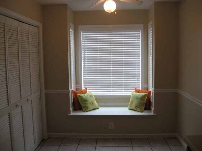 Foto del edificio - 4880 Jenny Drive
