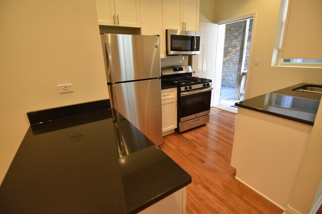 Foto del edificio - 3121 N Sheffield Ave