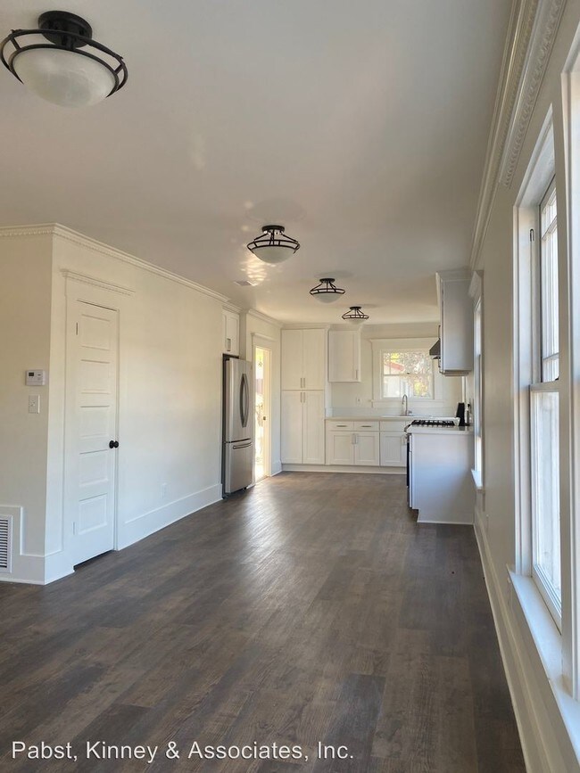 Building Photo - 344-346 W 8th St