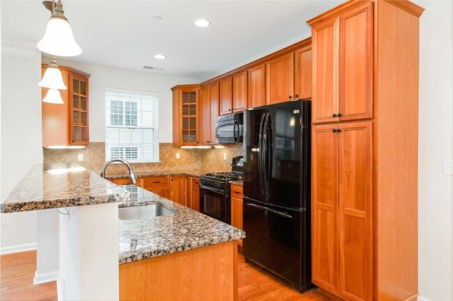 Building Photo - 2206 Bennington Dr