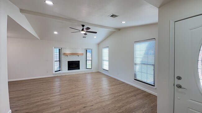 Foto del edificio - Welcome to your newly remodeled 3bed/2bath...
