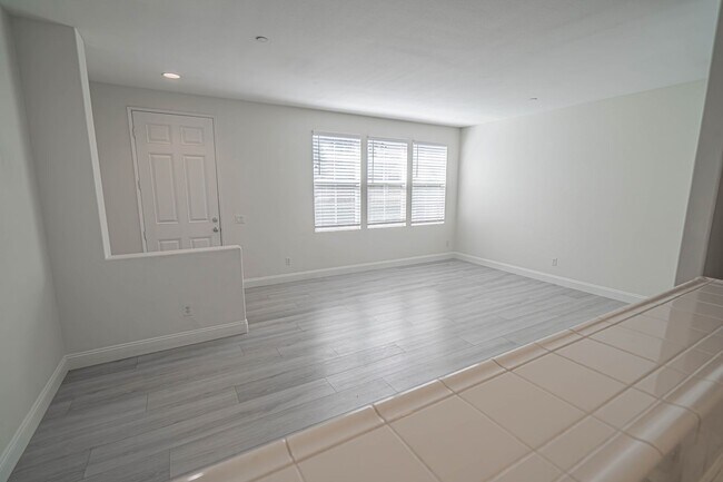 Foto del edificio - Creekside 3 Bedroom Townhome for Rent in V...