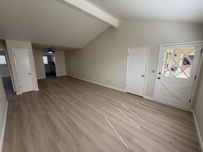 Building Photo - Markross17255* (10)