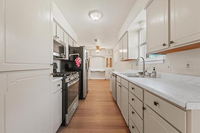 Foto del edificio - 3229 Oak Timber Dr