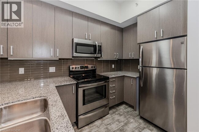 Building Photo - 62 Balsam St