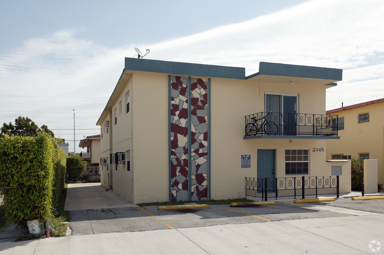 Foto del edificio - 2345 W 9th Ln