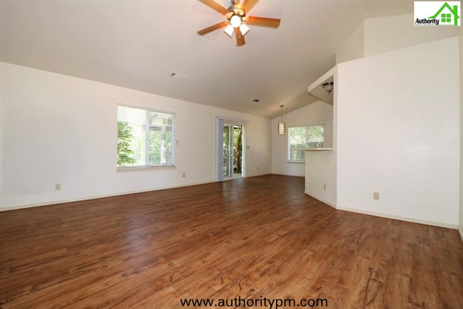 Foto del edificio - 3334 Oak St