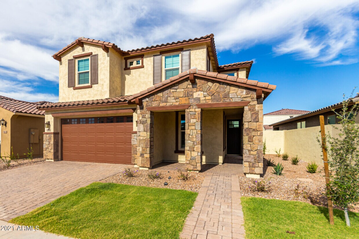 Foto principal - 9464 E Saturn Ave