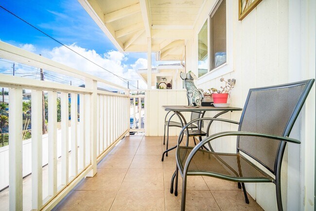 Building Photo - Wahiawa property: 3-bed, 2-bath, with gara...