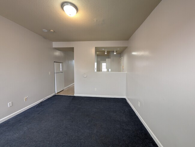 Building Photo - 56 Elm St