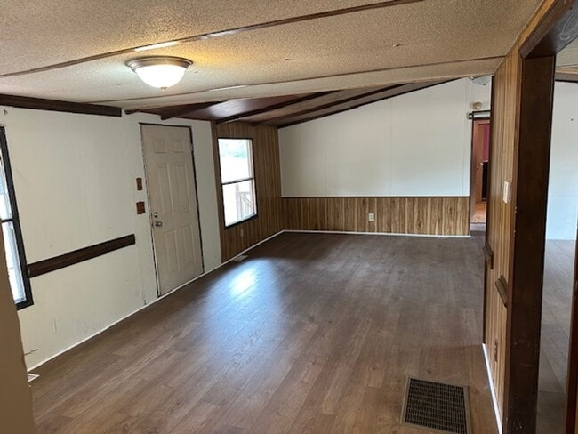 Foto del edificio - 98 Alexander Rd