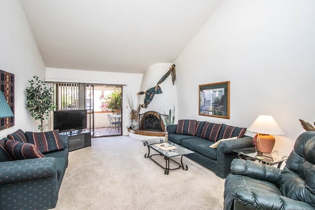 Building Photo - 7631 E Sandalwood Dr
