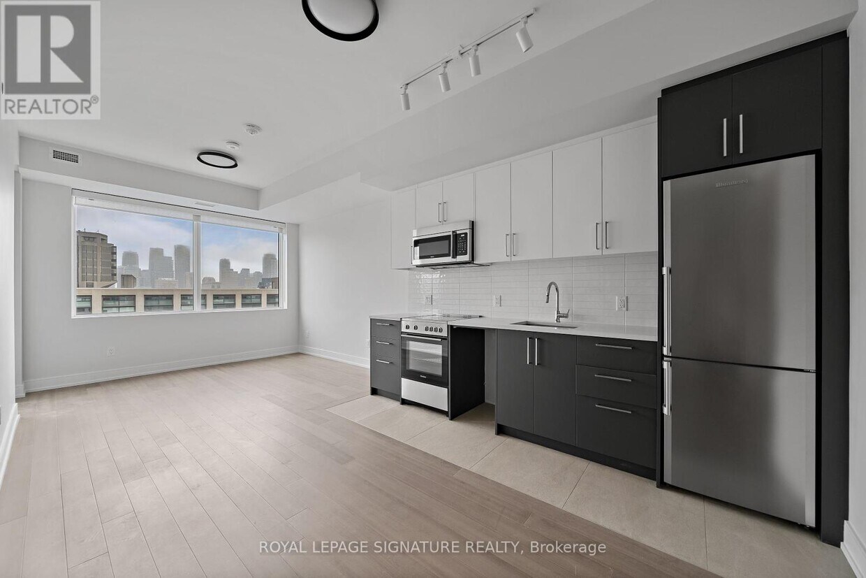 Photo principale - 664-664 Spadina Ave.