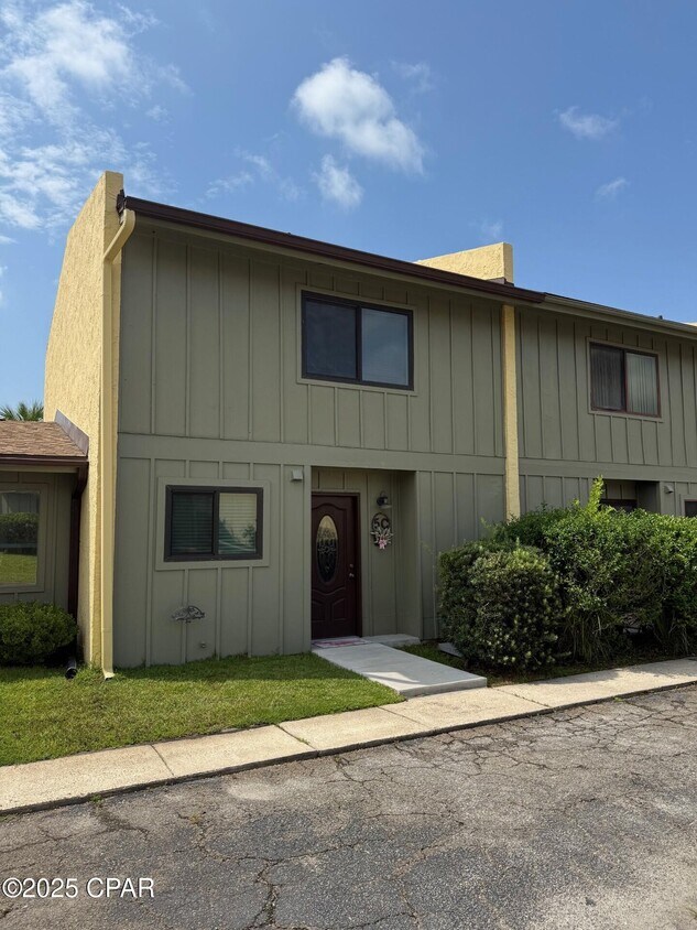 Foto principal - 1025 W 19th St