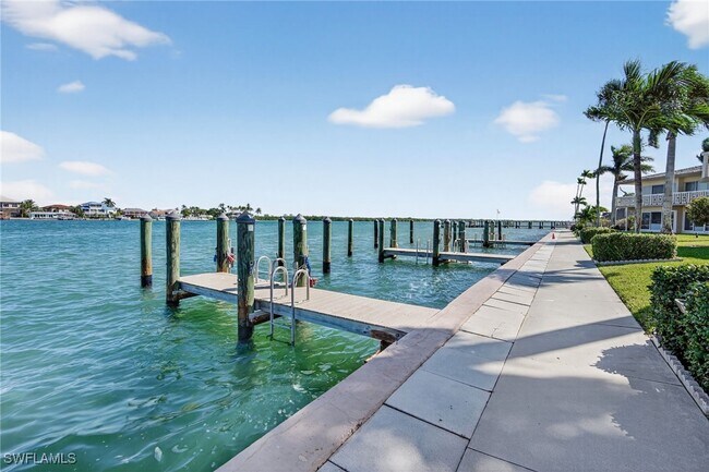 Foto del edificio - 1215 Edington Pl