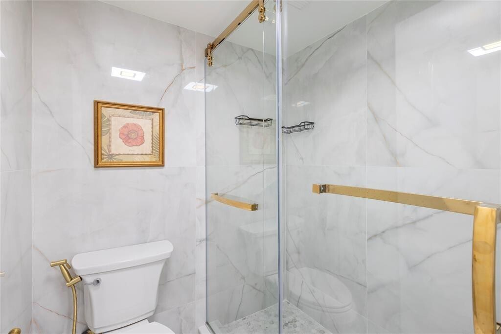 Building Photo - 2000 S Ocean Blvd