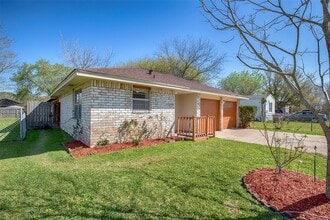 Building Photo - 4809 39th St E