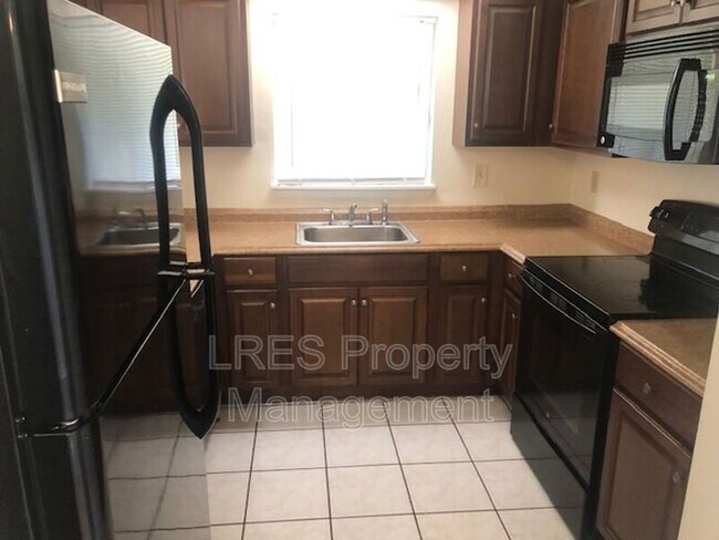 Foto del edificio - 4692 Pheasant Run Dr