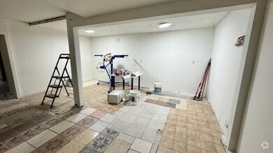 Building Photo - 5235 Rue Wellington