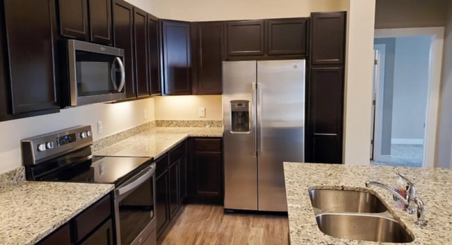Foto del edificio - Large 2 Bedroom Condo with Patio!