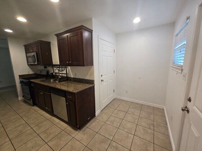 Foto del edificio - 1703 E 16th St